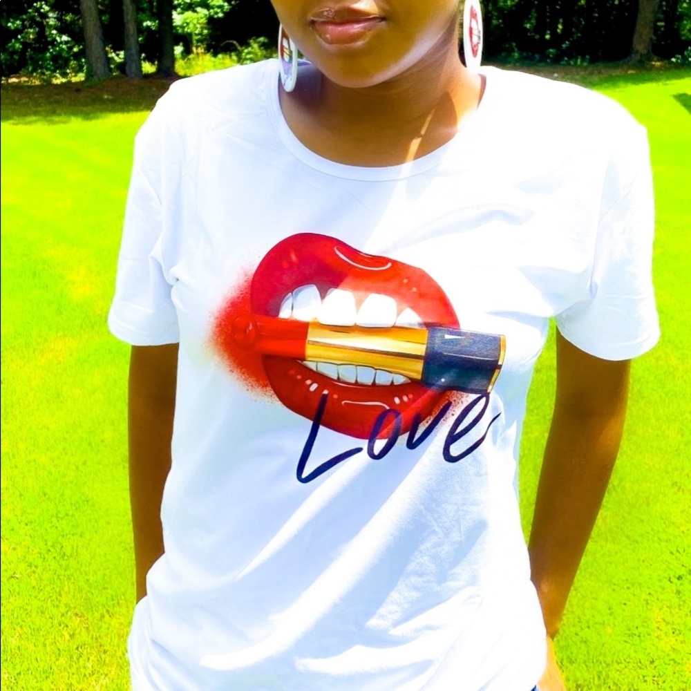 2 Pc Kiss Lipstick T-Shirt & Hoop Earrings Small